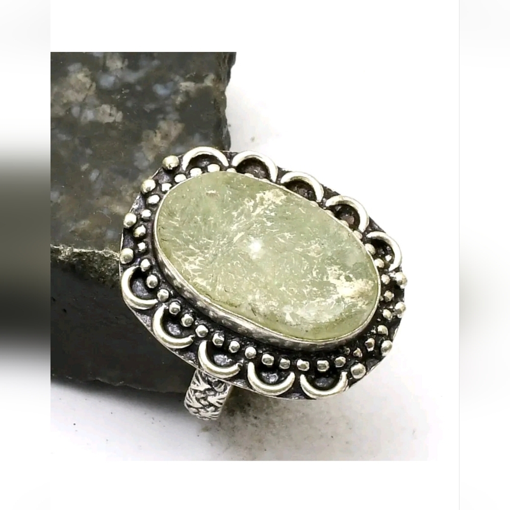 Handcrafted Raw-Cut Lepidolite Oval Ring (7.75)